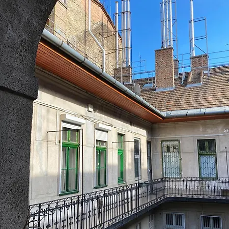 Apartment Awesome In The Budapest
